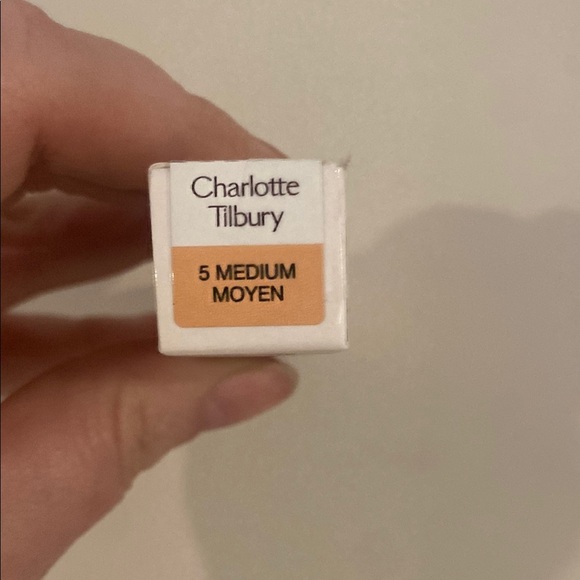 Charlotte Tilbury Beautiful Skin Radiant Concealer  5 medium - Picture 2 of 2